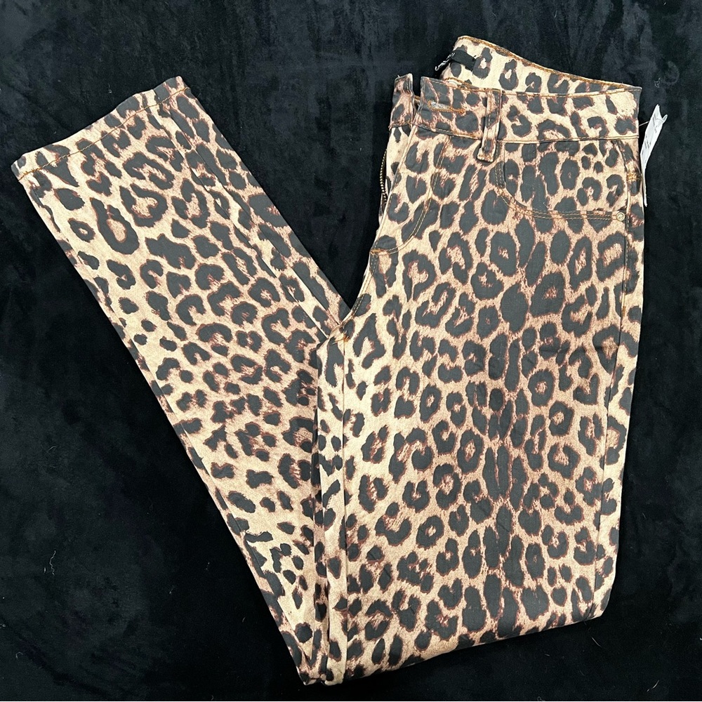 Forever 21 Leopars print pants. Size M